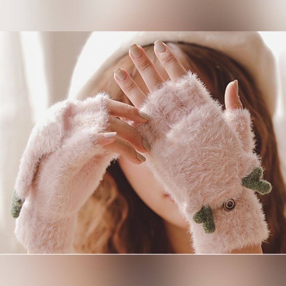 🍒NWT🍒 FUZZY REINDEER CONVERTIBLE GLOVES